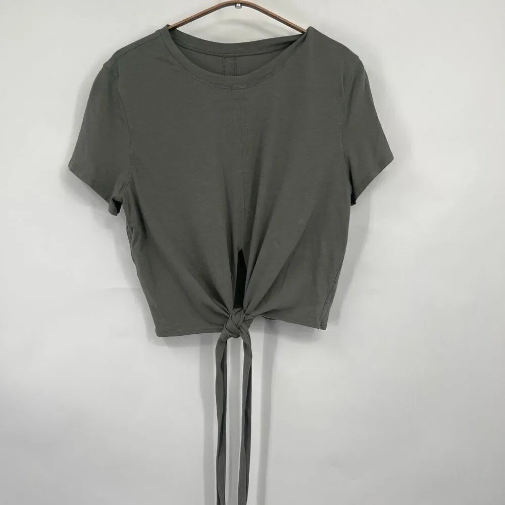 Lululemon Tie-Waist Breathable Short-Sleeve shirt in an olive green Sz Med